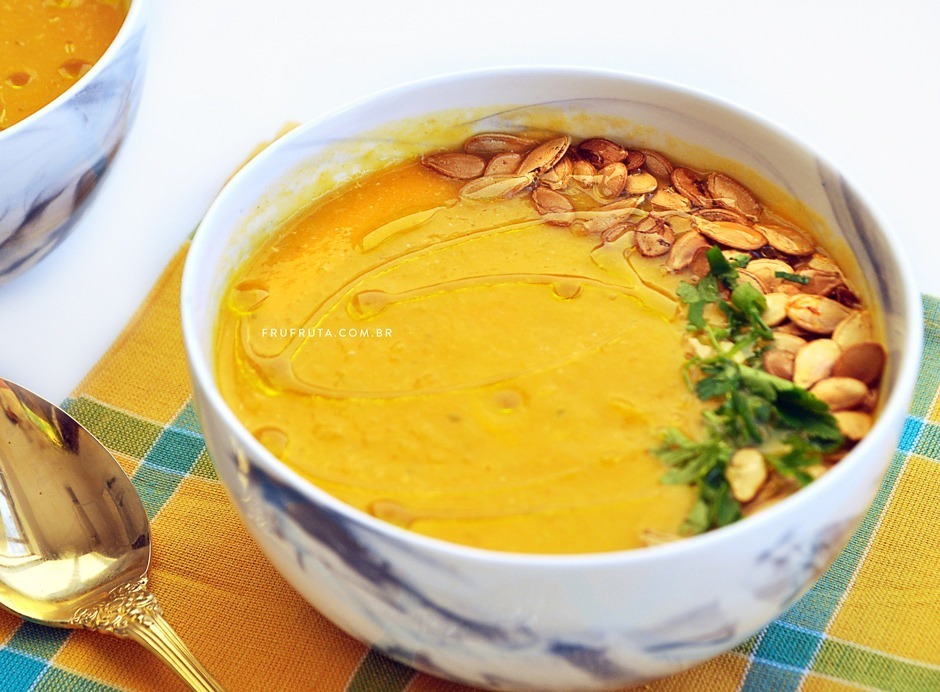 Sopa de Abóbora, Cenoura, Quinoa e Gengibre. Para esquentar e nutrir o corpo no inverno! | Receita | Pati Bianco | Fru-fruta