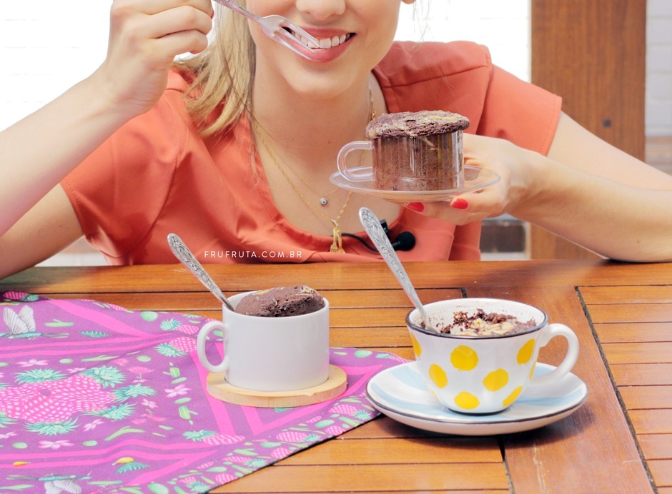 Bolo de Caneca Saudável Super Fácil! Integral, Sem Ovo, Sem leite, Sem Glúten | Receita de Microondas | Pati Bianco | Fru-fruta