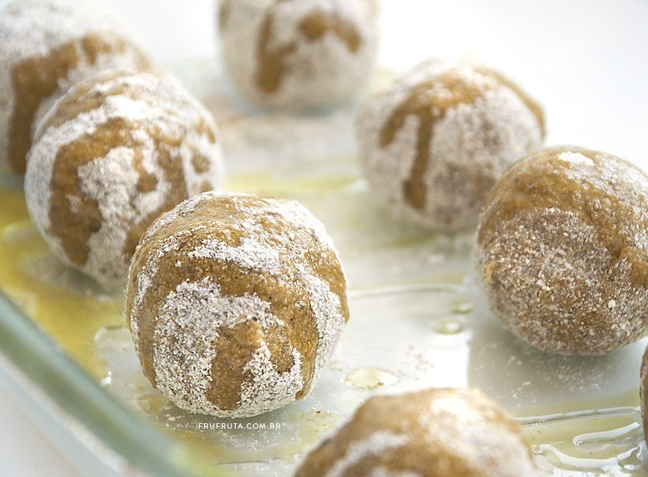 Bolinho de Banana-da-terra, Quinoa, Nozes e Curry. Um Acompanhamento Surpreendente! | Receita | Pati Bianco | Fru-fruta