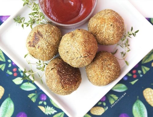 Bolinho de Banana-da-terra, Quinoa, Nozes e Curry. Um Acompanhamento Surpreendente!