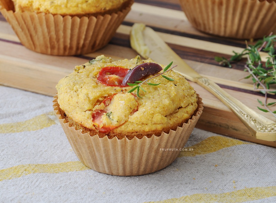 Muffin Salgado de Tomate com Azeitona Saudável - Sem Glúten, Sem Lactose, Vegano | Receita | Pati Bianco | Fru-fruta